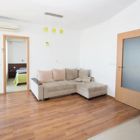 Garden - 2 Bedrooms Apart,